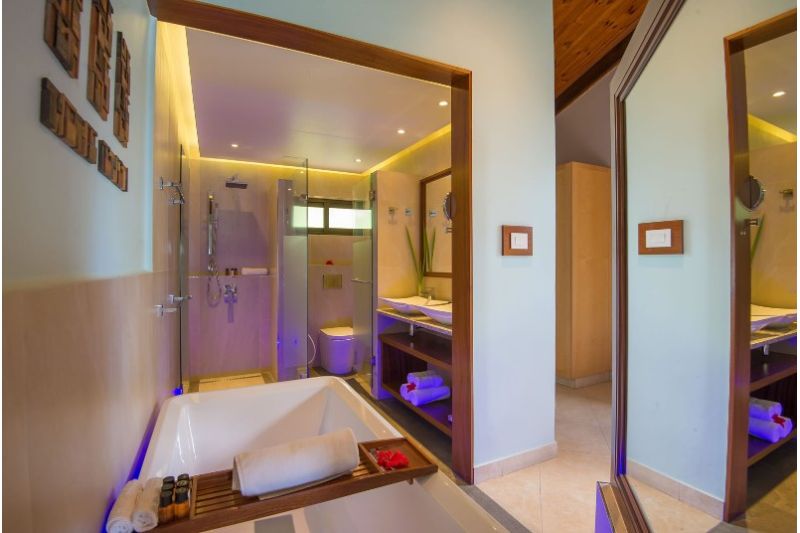 COCO DE MER & BLACK PARROT SUITES