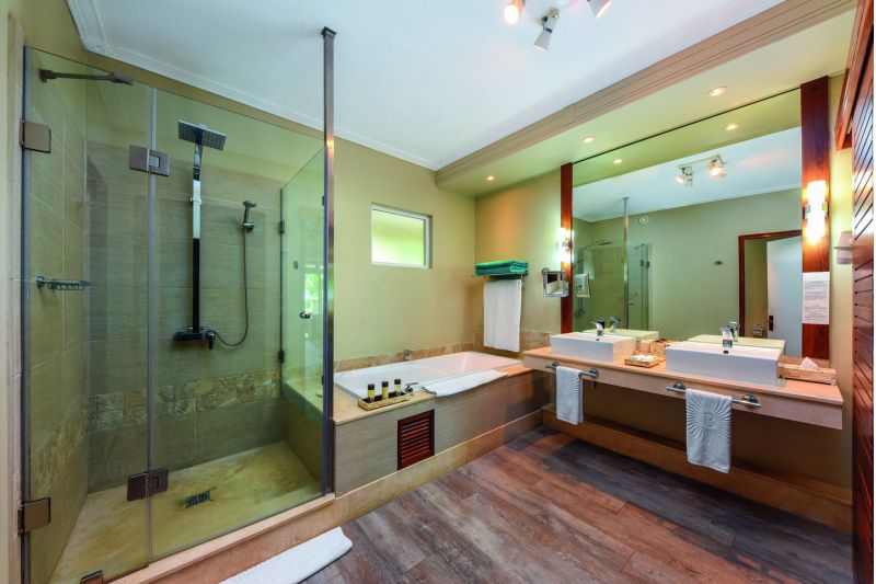 SHANDRANI BEACHCOMBER RESORT & SPA