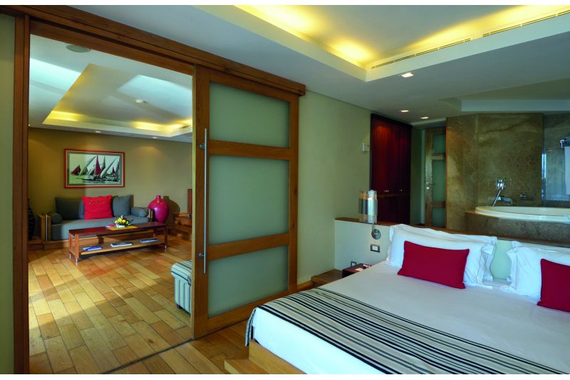 SHANDRANI BEACHCOMBER RESORT & SPA