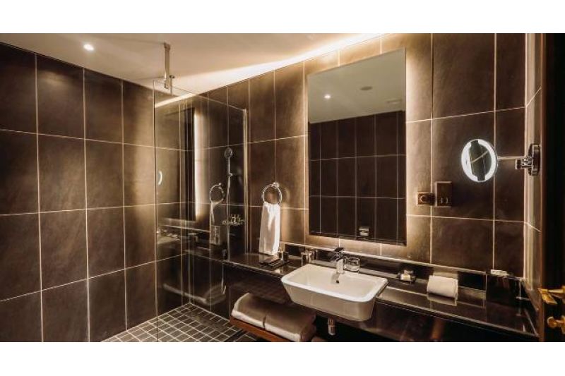 DUKES DUBAI, A ROYAL HIDEAWAY HOTEL