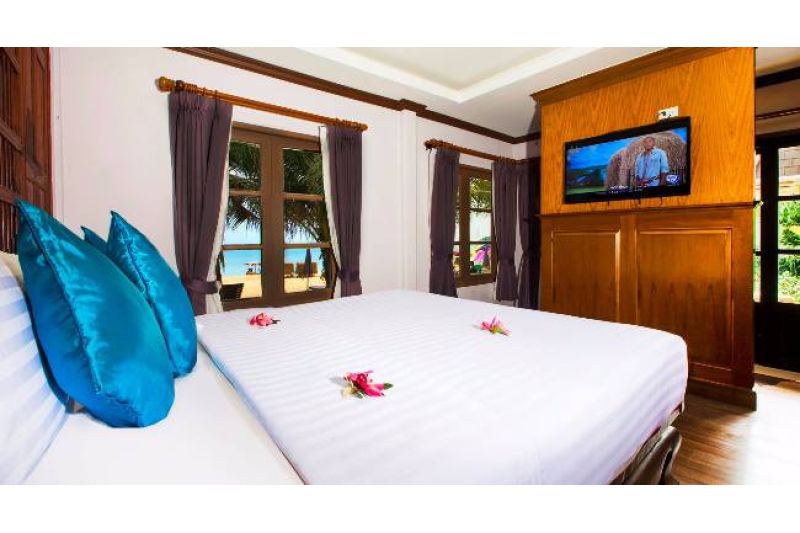 THE FAIR HOUSE BEACH RESORT HOTEL