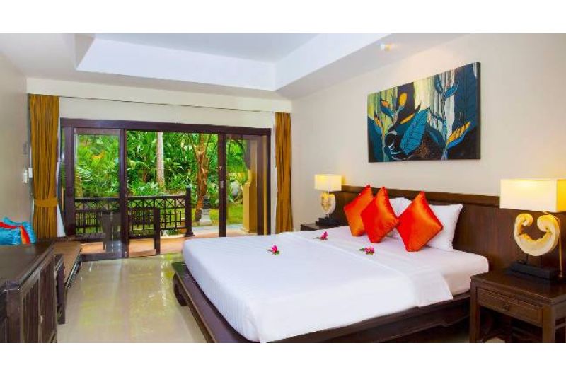 THE FAIR HOUSE BEACH RESORT HOTEL