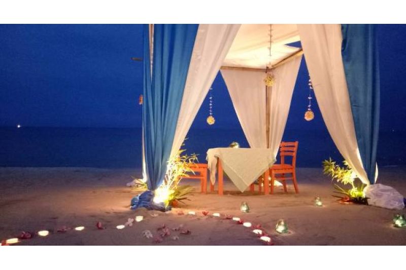 THE FAIR HOUSE BEACH RESORT HOTEL